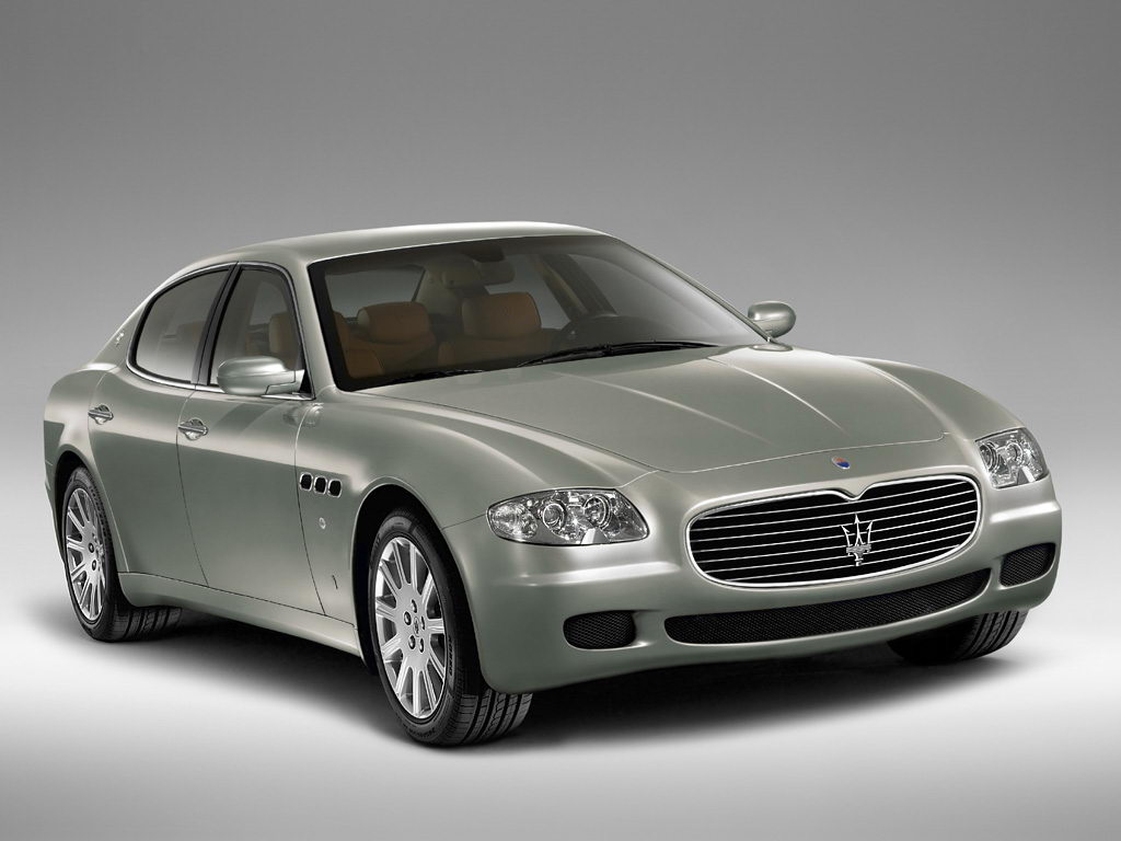 Maserati Quattroporte 2004 001.jpg